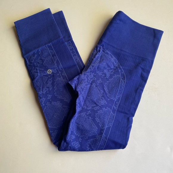 lululemon athletica Pants - Lululemon Ebb To The Street Pant Leggings Sapphire Blue Snake Skin Print 6